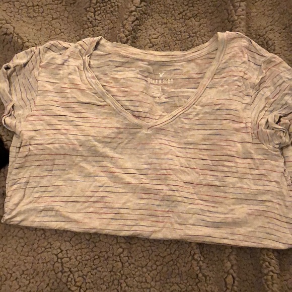 Three American Eagle soft and sexy vneck shirts - Picture 2 of 4